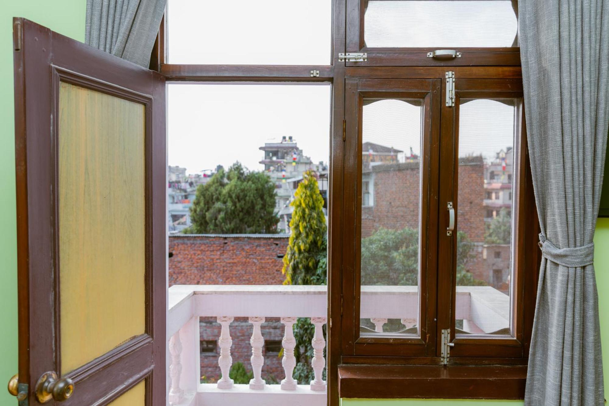 Cloud 9 Garden Hotel Катманду Екстериор снимка