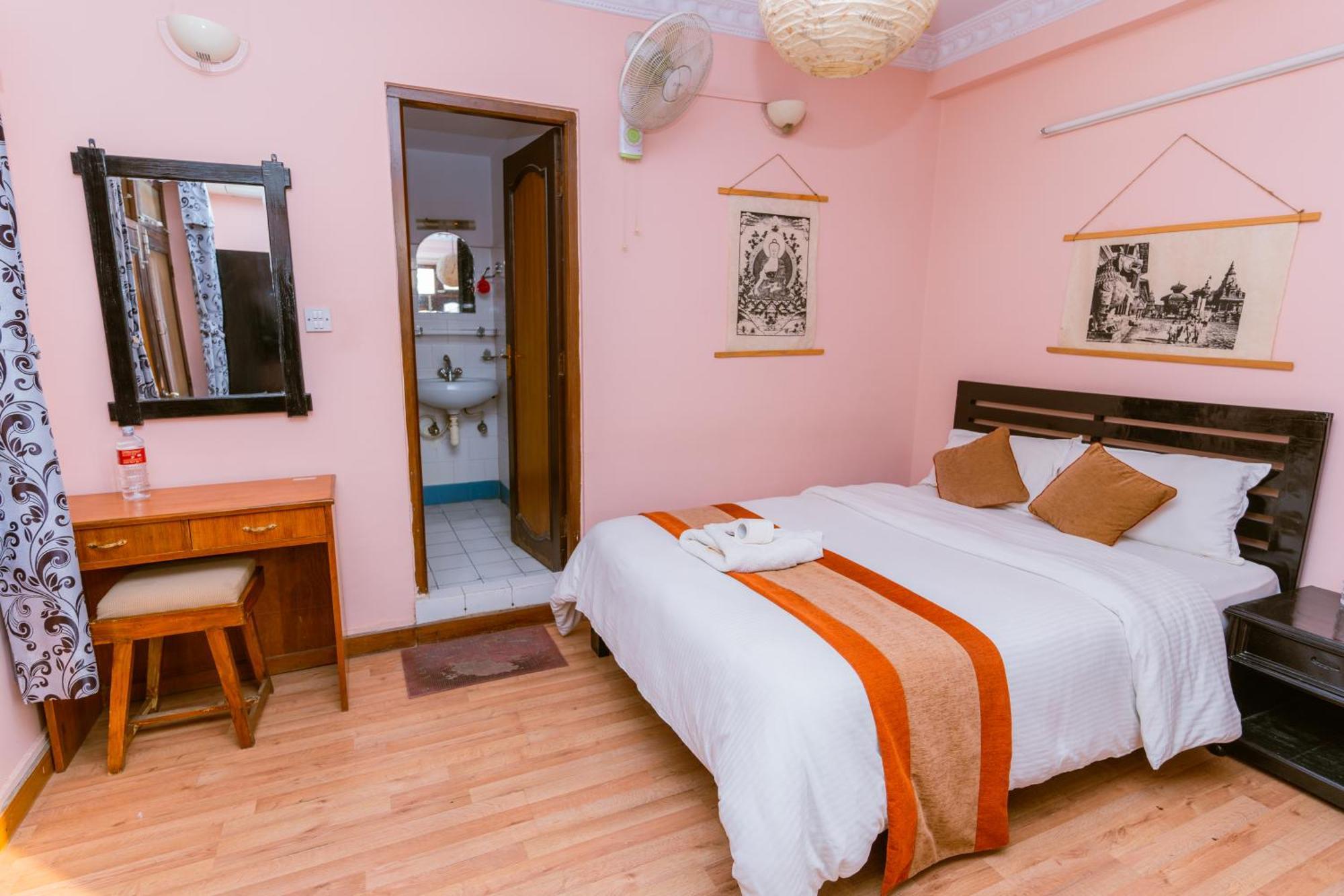 Cloud 9 Garden Hotel Катманду Екстериор снимка