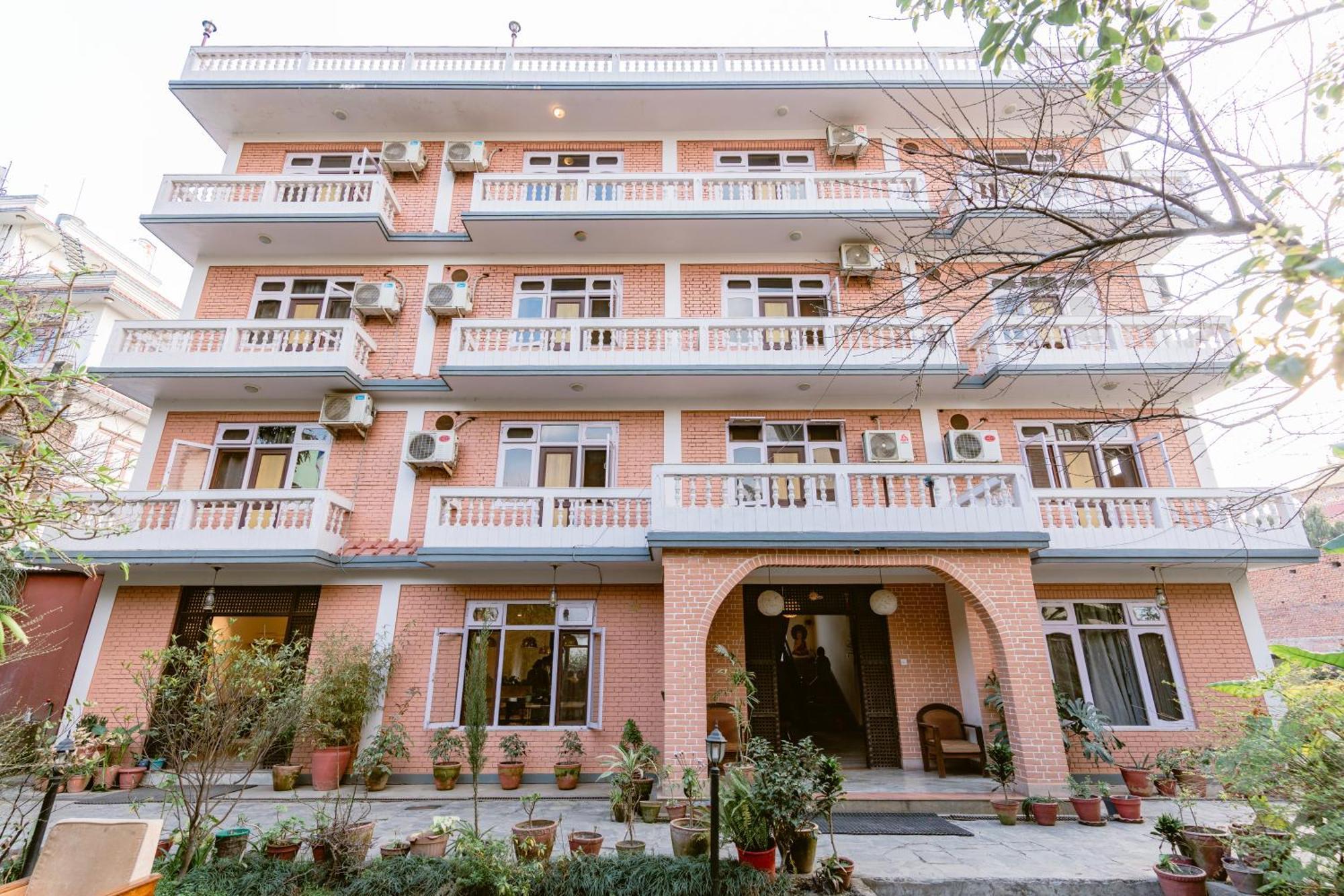 Cloud 9 Garden Hotel Катманду Екстериор снимка